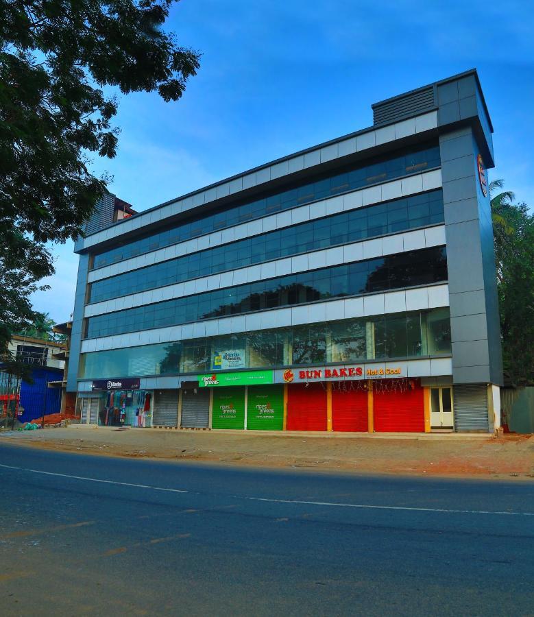 Karibu Residency Hotel Malappuram Exterior photo